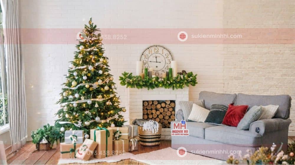 Gợi Ý Tưởng Decor Giáng Sinh Đơn Giản Tại Nhà – Đẹp, Ấm Áp Và Dễ Làm Ý Tưởng Decor Giáng Sinh Đơn Giản Tại Nhà – Đẹp sử dụng hộp quà giấy tone màu nhẹ nhàng và cây thông