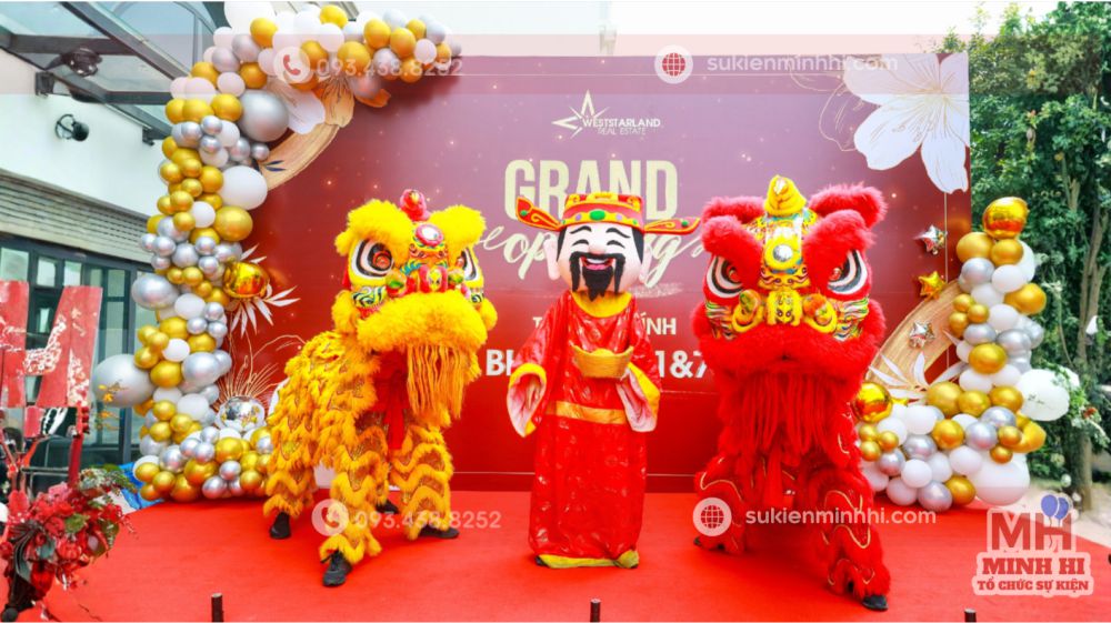 Múa Lân Khai Trương Giá Rẻ – Đặt Show Theo Yêu Cầu Múa lân khai trương showroom xe với gói 2 lân cùng thần tài