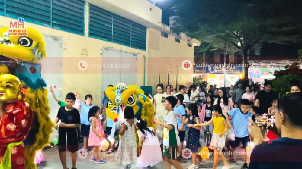 Tổ Chức Chương Trình Trung Thu Cho Chung Cư THE CBD PREMIUM HOME Múa lân rước đèn cho nghi thức kết thúc sự kiện trung thu cùng cư dân
