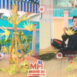 Nghệ nhân xếp lá dừa cho sự kiện chuyên nghiệp do Sự kiện Minh Hi cung cấp