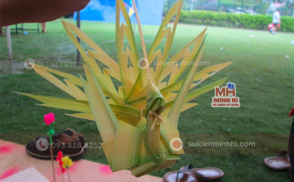 Xếp lá dừa hình con chim công 