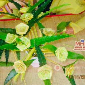 Xếp lá dừa hình bông hoa hồng