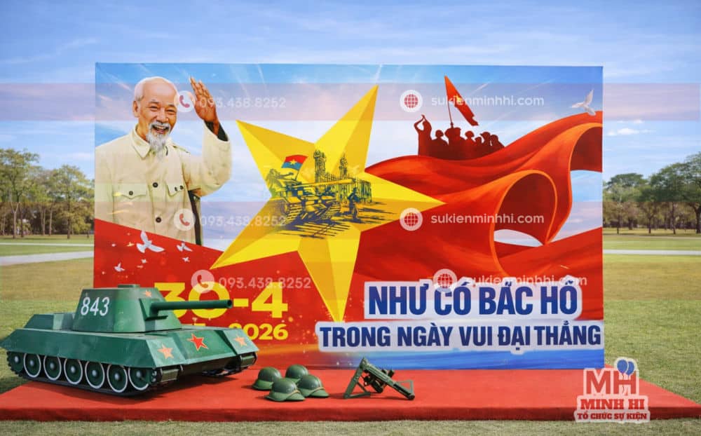 Mẫu thiết kế trang trí backdrop 30/4 với hình ảnh Bác Hồ - quốc kì - sao vàng