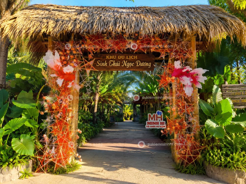 Dịch Vụ Trang Trí Cổng Chào Trung Thu Chuyên Nghiệp Theo Yêu Cầu Decor cổng chào trung thu dạng truyền thống