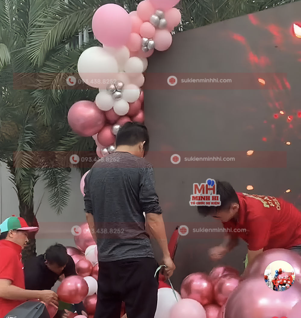 Trang Trí Lễ Ra Mắt Mỹ Phẩm 4B.face Tại Villa Quận 2 Bong bóng trang trí ra mắt sản phẩm tone màu theo concept nhãn hàng