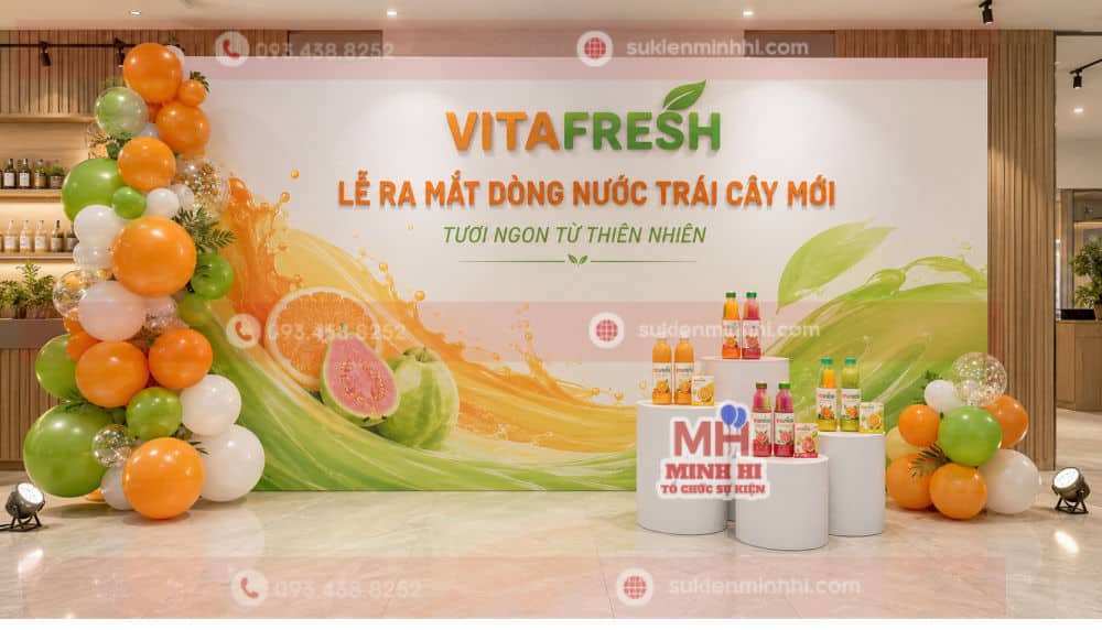 Top 10 Ý Tưởng Trang Trí Ra Mắt Sản Phẩm Ấn Tượng Nhất Trang trí khu check-in ra mắt sản phẩm kết hợp sản phẩm nước trái cây thật của thương hiệu VITAFRESH